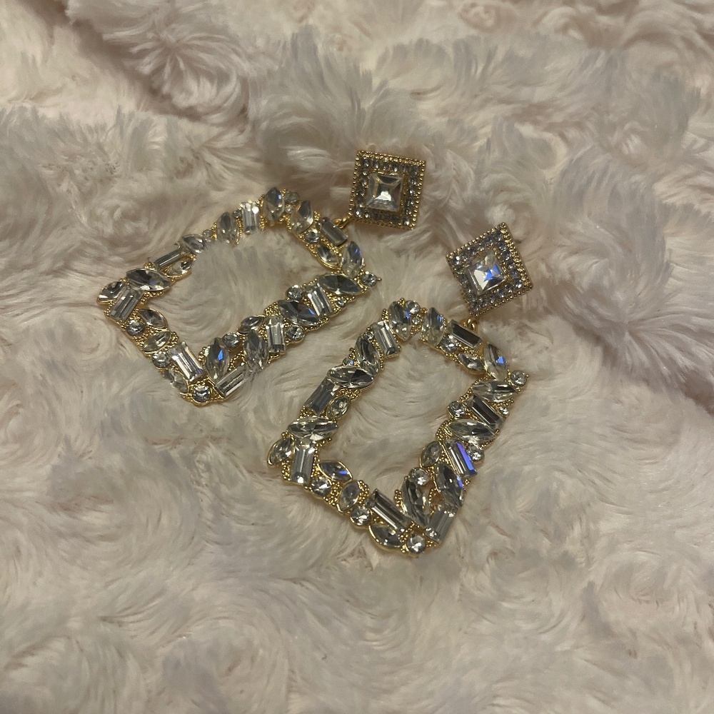 Women’s fashion earrings